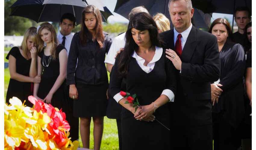 Help your loved ones with a funeral plan and choosing between a cremation and burial