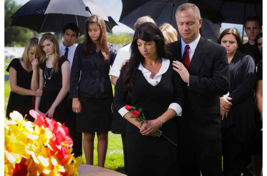 Help your loved ones with a funeral plan and choosing between a cremation and burial