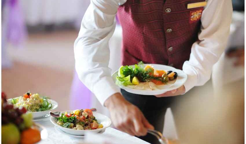 You will want waiters to serve healthy food if you are choosing a restaurant when on a diet