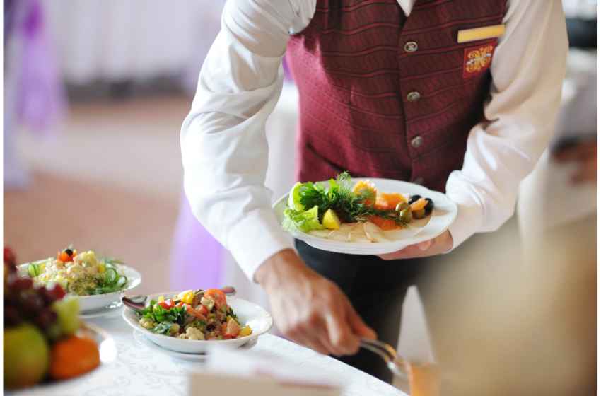 You will want waiters to serve healthy food if you are choosing a restaurant when on a diet